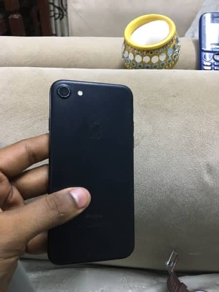 iPhone 7 128gb pta approved 17000 Fnf hn isy km Waly msg na kryy 5