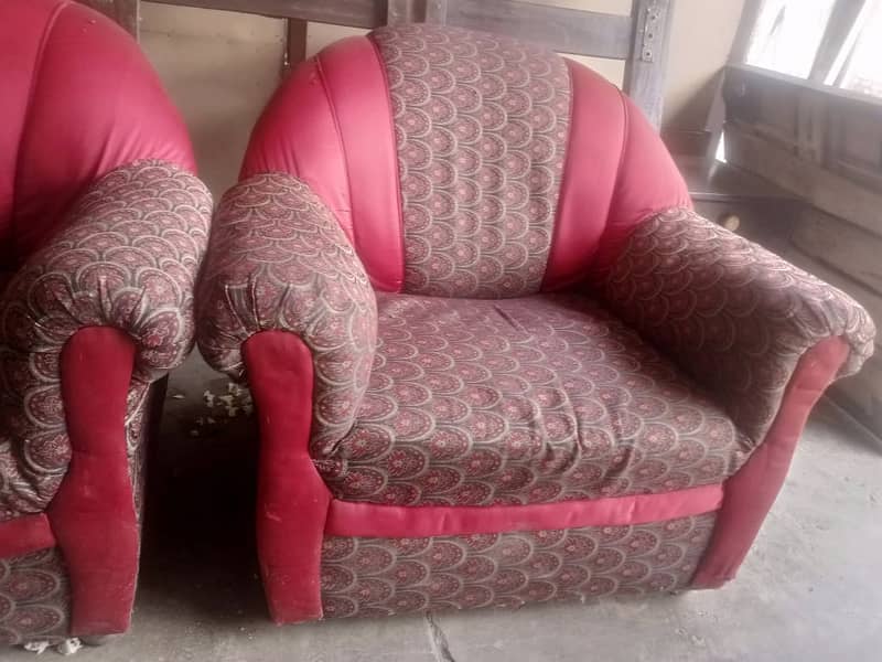 5seater sofa set haii bohot hi Acha aur munasib rate par 0