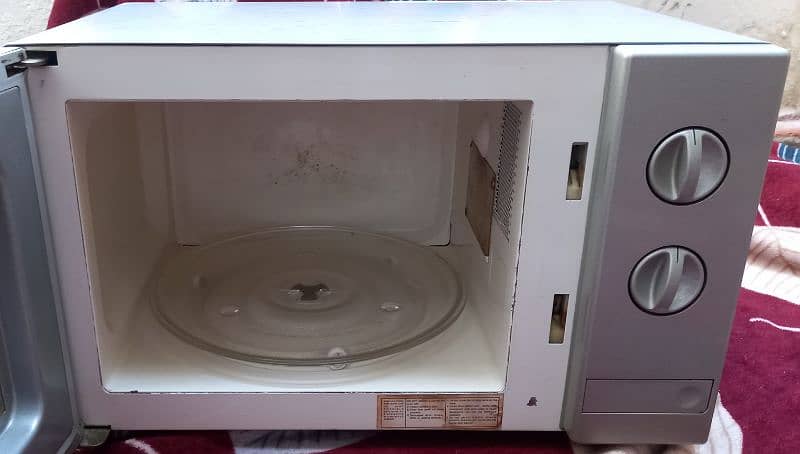 Bush imported 20 liter microwave oven 1