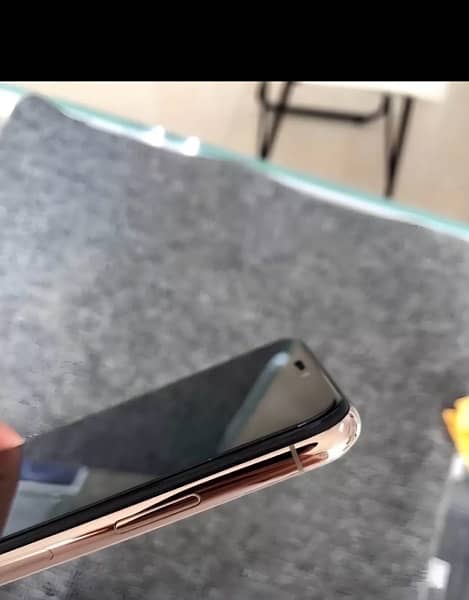iphone xs max 64gb gold color 3