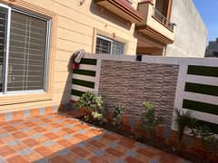 10 MARLA FACING PARK BRAND NEW HOUSE FOR SALE 0