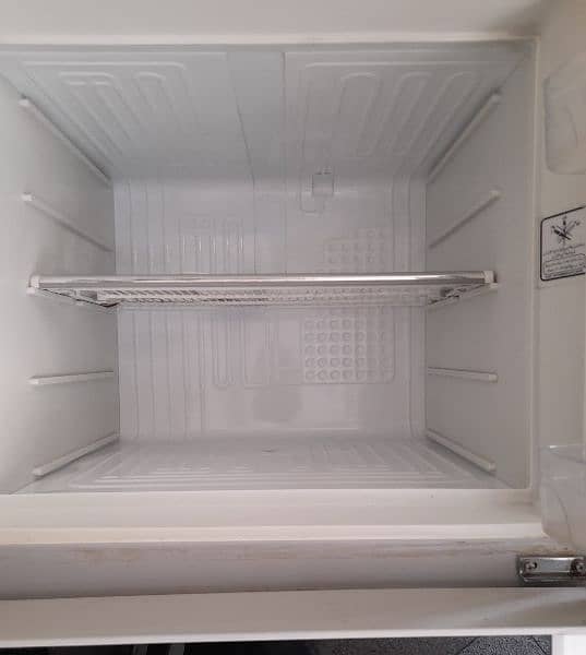 Dawlance fridge in good condition is available for sale 1