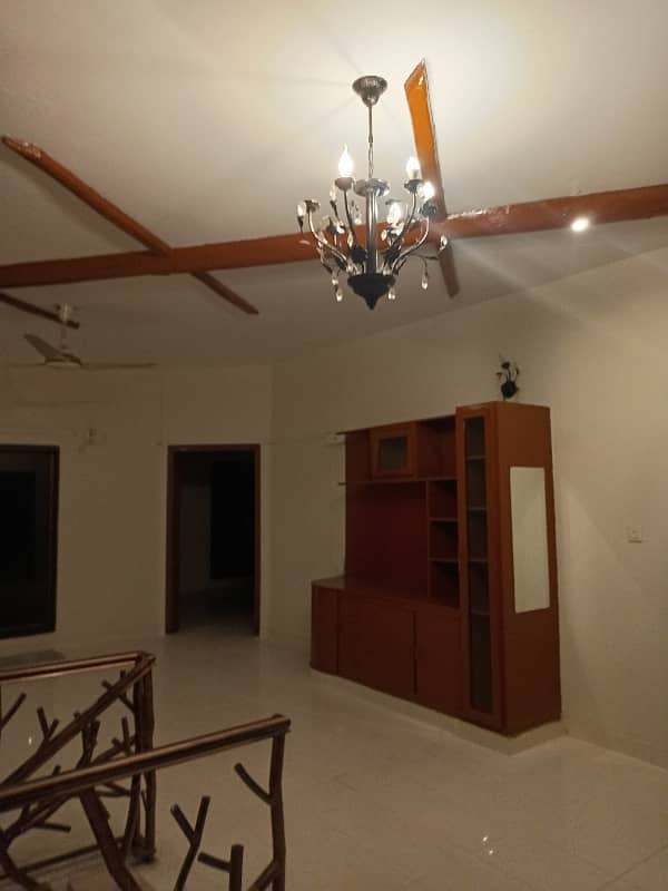 3 bedroom 10 Marla nut and clean upper portion for rent Prime location demand 80000 11