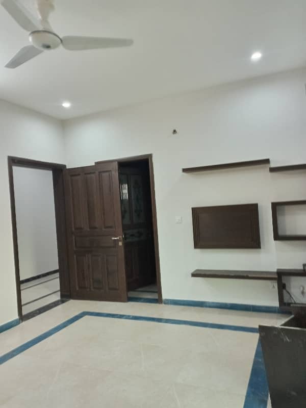 Neet and clean 16 Marla 3 bedroom attach washroom upper portion for rent Prime location demand 120000 6