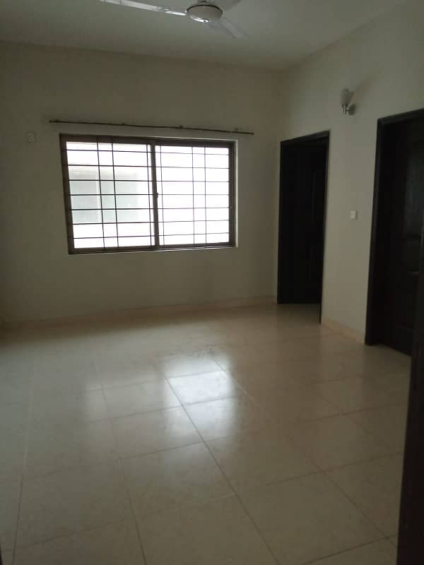 10 Marla Brand New 4th Floor Apartments For Rent 4