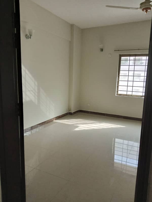 10 Marla Brand New 4th Floor Apartments For Rent 7