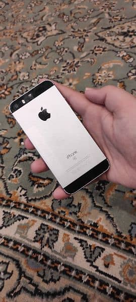 iphone se 2016 in best condition 0