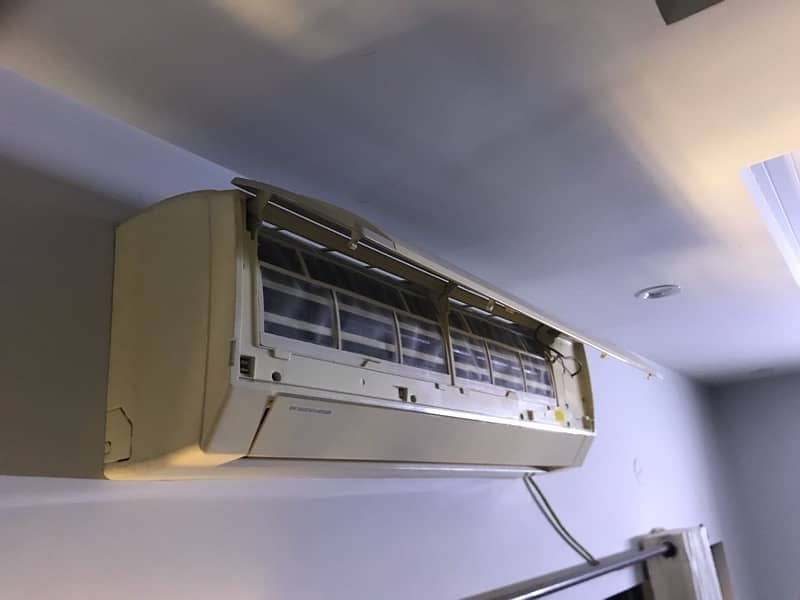 Gree 2 ton Split ac for sale. NORMAL SPLIT. non inverter. 5