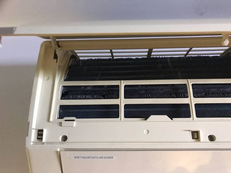 Gree 2 ton Split ac for sale. NORMAL SPLIT. non inverter. 7