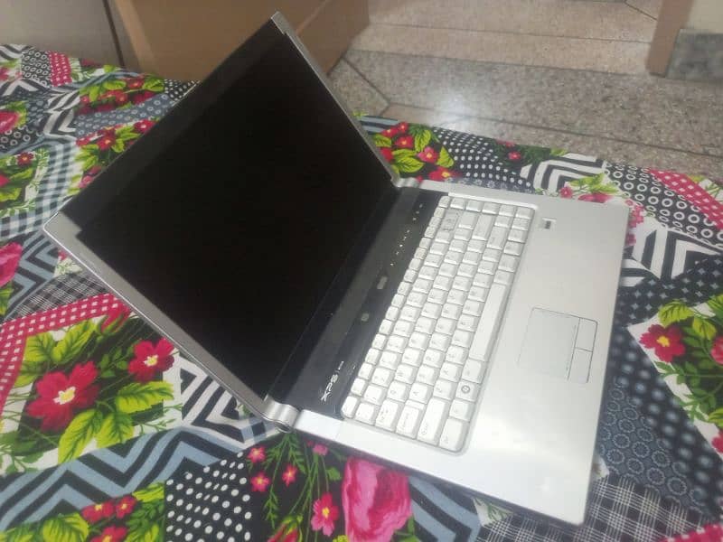 Dell Laptop Xps m1530 with Free Charger 1