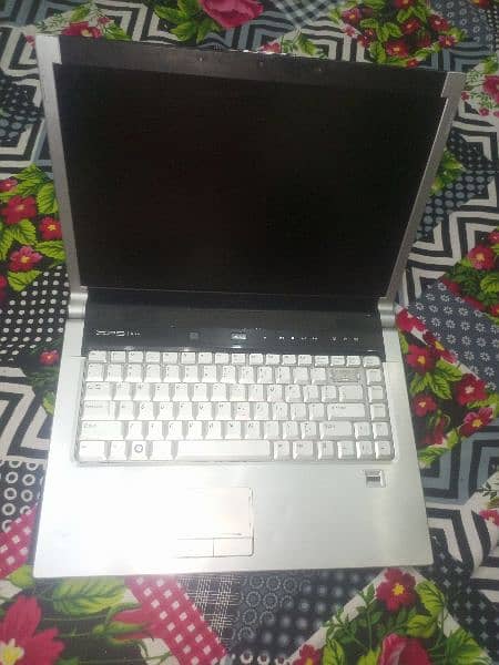 Dell Laptop Xps m1530 with Free Charger 4