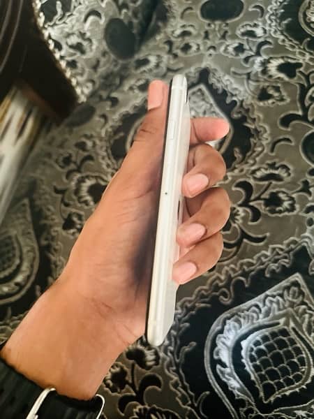 iPhone SE 2020 condition 10/9.5 64gb factory unlock battery health 84 1