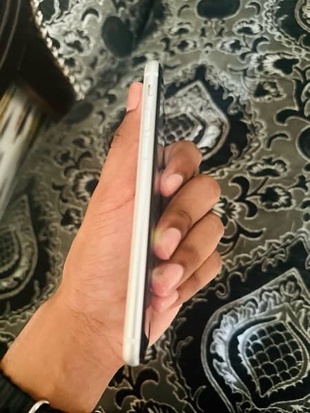 iPhone SE 2020 condition 10/9.5 64gb factory unlock battery health 84 3