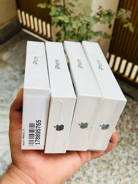 I Phone 11 64Gb Box pack 3