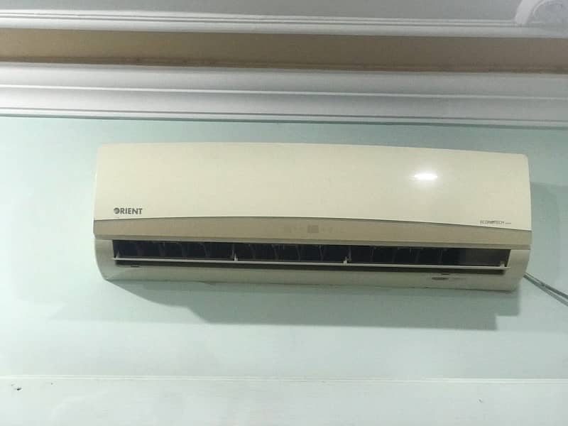 Orient1.5 Ton AC for sale(Gas ka issue ha Har saal fil krna parege) 0