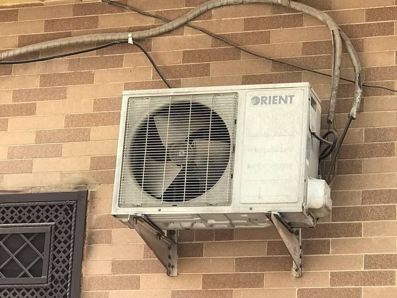 Orient1.5 Ton AC for sale(Gas ka issue ha Har saal fil krna parege) 8