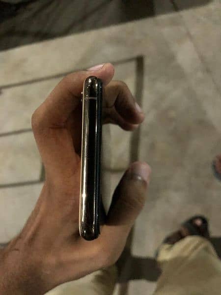 iphone Xs Max 256 gb non pta hai but e sim working from 1.5 year 5