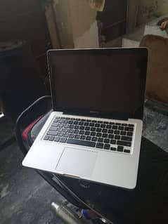 MacBook pro/laptop 4gb ram 320gb harddisk condition 10/10 4th gene 0