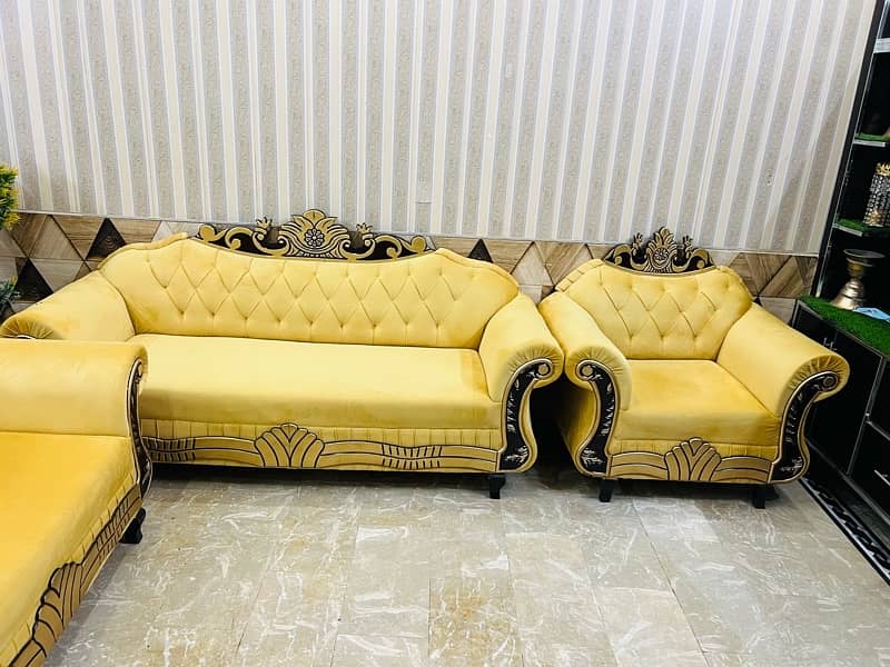 Sofa Set with No Scratches 10 by 10 Condition 2