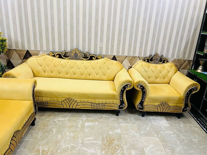 Sofa Set with No Scratches 10 by 10 Condition 3