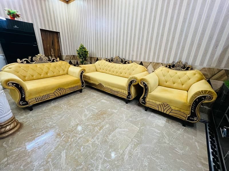 Sofa Set with No Scratches 10 by 10 Condition 4