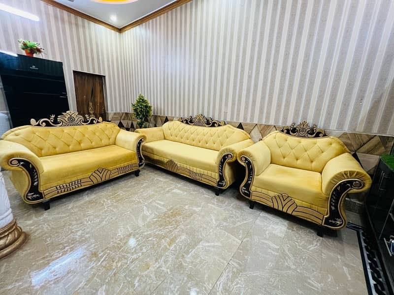 Sofa Set with No Scratches 10 by 10 Condition 5