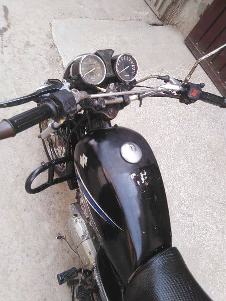 suzuki GS 150 genuine bike all files cliar good condition 2