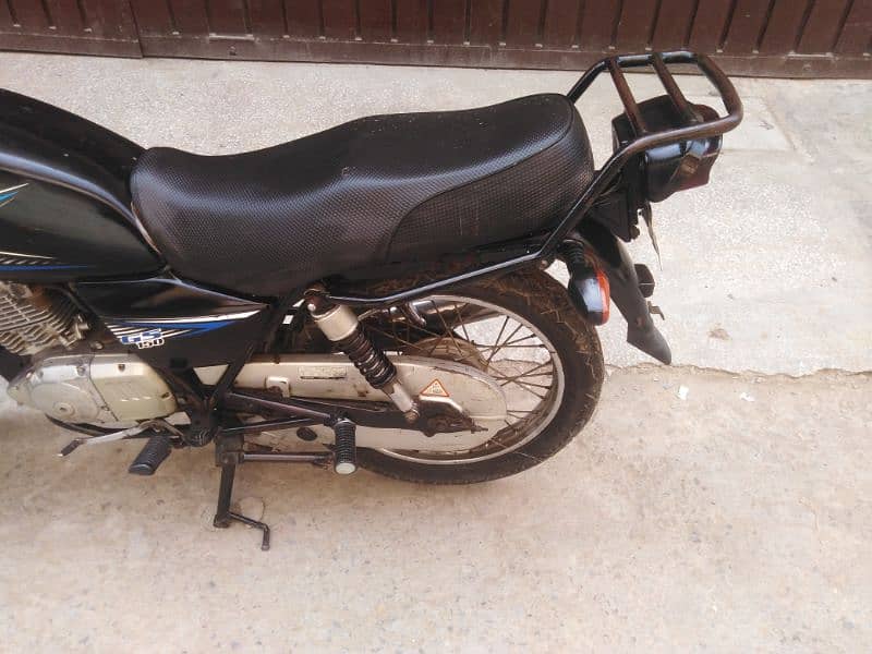 suzuki GS 150 genuine bike all files cliar good condition 9