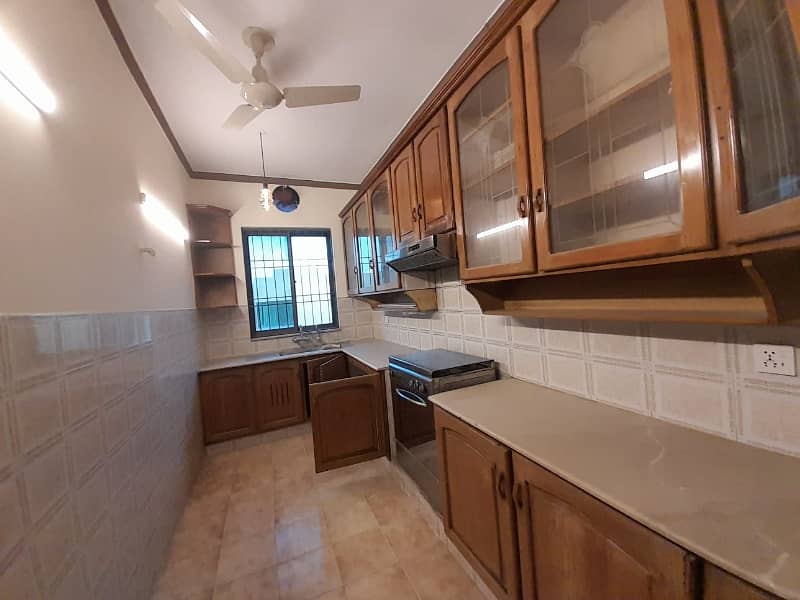 One Kanal Fully Renovated 3 Beds Upper Portion For Rent In Phase 4, DHA. 6