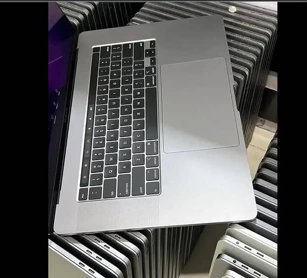 Apple Macbook Pro 2018. Core I 7 16/512 2