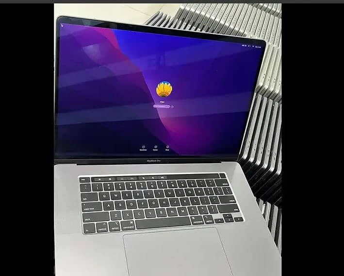 Apple Macbook Pro 2018. Core I 7 16/512 3