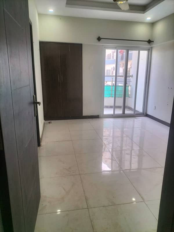 2 bed room unfurnished apartment available for rent in capital residencia 6