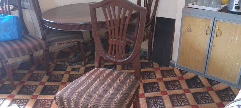 Dinning table with 4 chairs 3