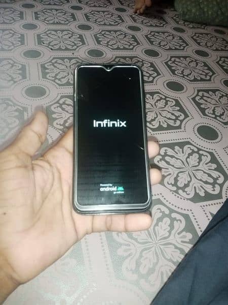 infinex smart hd 2/32 deul sim pta ok touch uper se crek he per work k 2