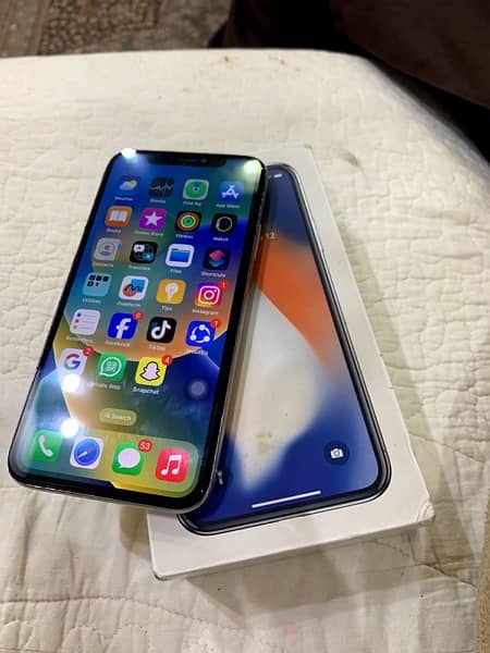 IPHONE X pta approved with box cable 64 GB 4