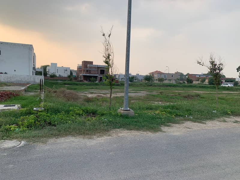 KANAL PLOT AT MAIN 80 - FT WIDE ROAD 0