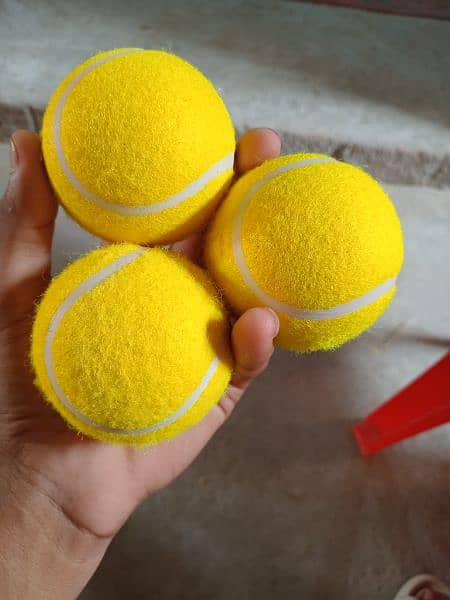 Pure rubber tennis balls 3