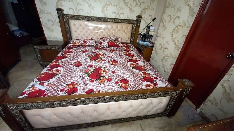 Wooden bed set 0