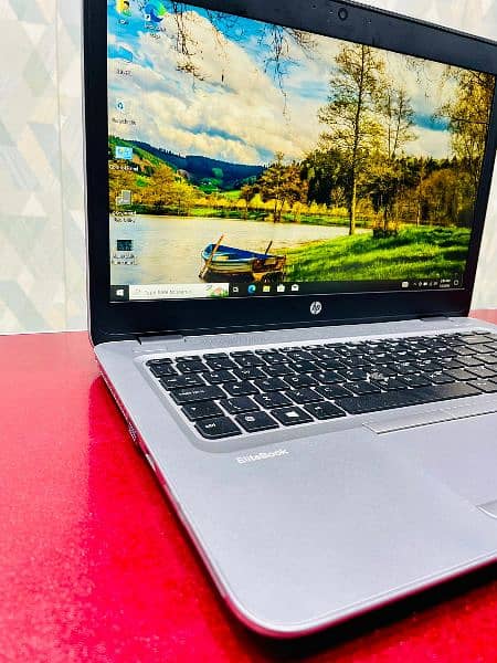 HP 840---g4. . . 10/10 i5___7thGen  8Gb Ram (256ssd)fhd 0