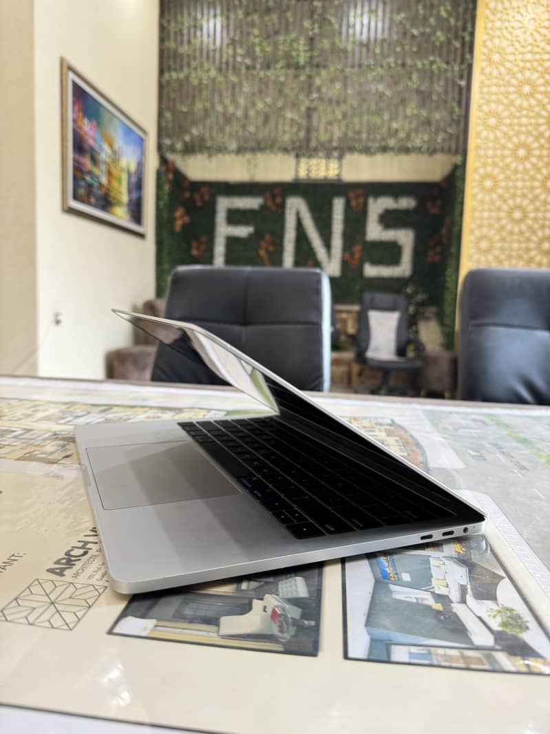 MacBook Pro 2019 i7 16 512 2