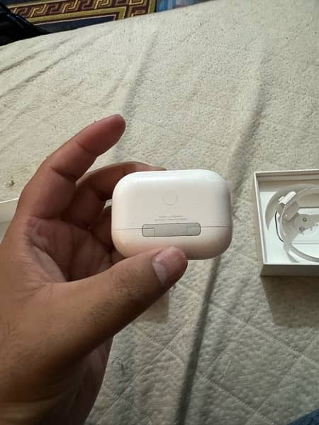 Apple Airpods Pro 2nd Generation (2 month warranty left) 5