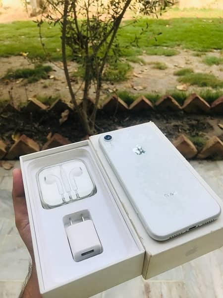 iphone xr dual sims. physical pta approve 88BH with complete box 1