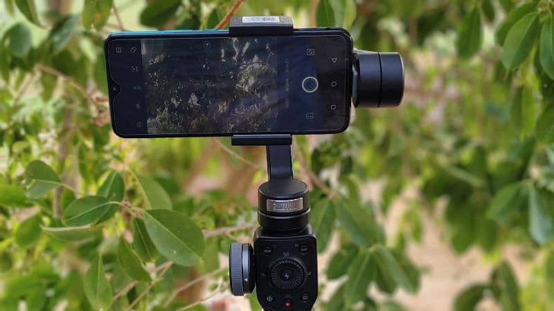 Zhiyum smooth 4 | new condition| mobile stand for vlogging 3
