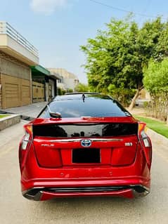 Toyota Prius 2016 sunroof zvw51 top of the line 0