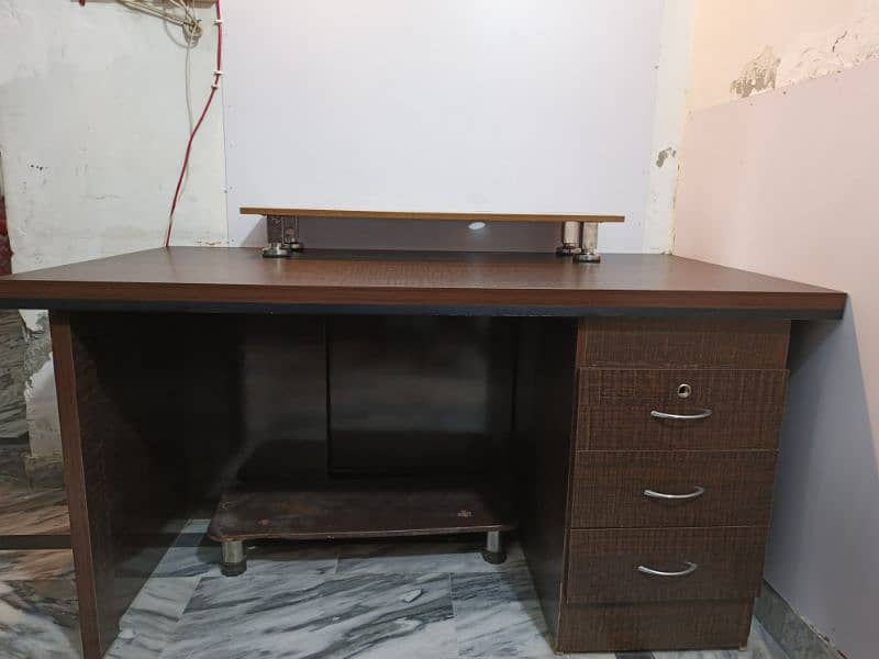 Exective Computer Table for Sale 1