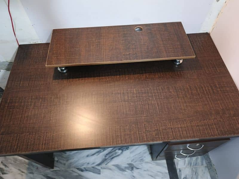 Exective Computer Table for Sale 2