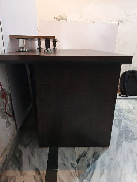 Exective Computer Table for Sale 3