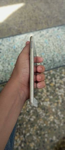 I am selling honor 8 lite In a good condition 3