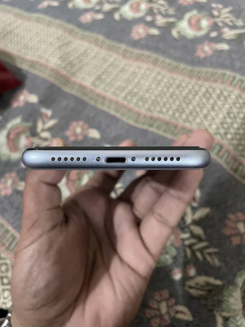iphone 11 10by 10 condition 1