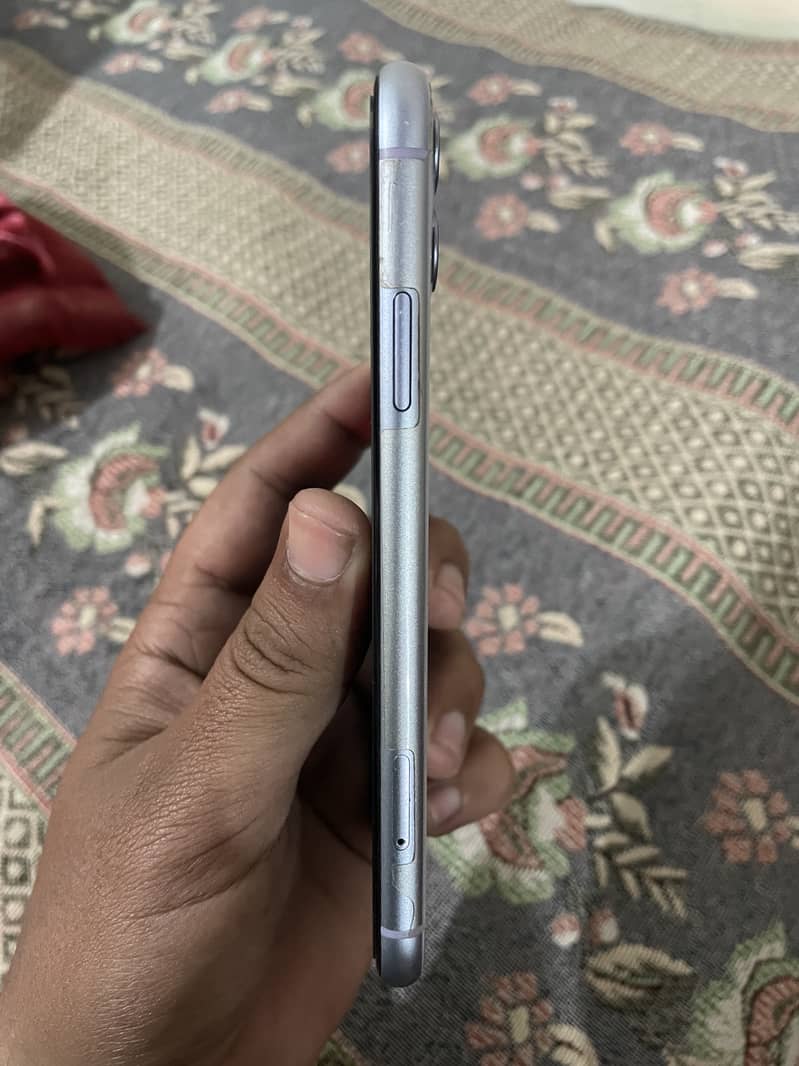 iphone 11 10by 10 condition 2